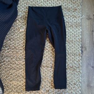 Lululemon aligns 23 size 6